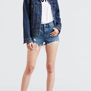 Levi’s 501 high rise short size 25